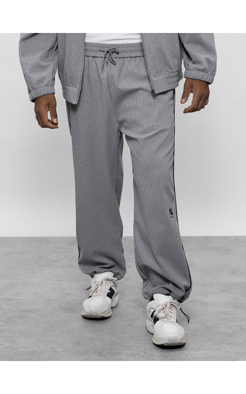 Мужской спортивный костюм для активного образа жизни.