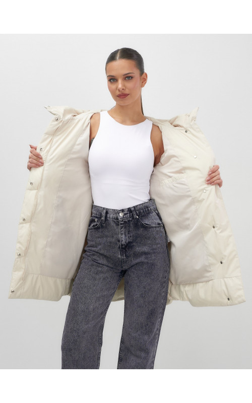 Утеплённая женская куртка с капюшоном для осени и зимы.