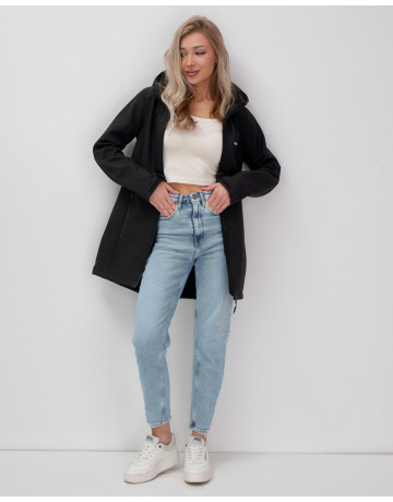 Женская парка для активных прогулок.