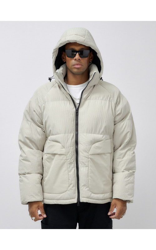 Мужская зимняя куртка свободного кроя для активного отдыха.