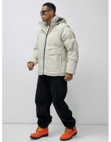 Мужская зимняя куртка свободного кроя для активного отдыха.