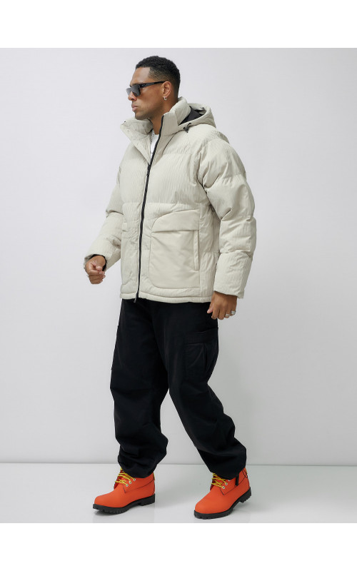 Мужская зимняя куртка свободного кроя для активного отдыха.