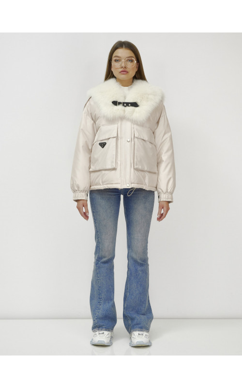 Зимний женский бомбер с меховой опушкой.