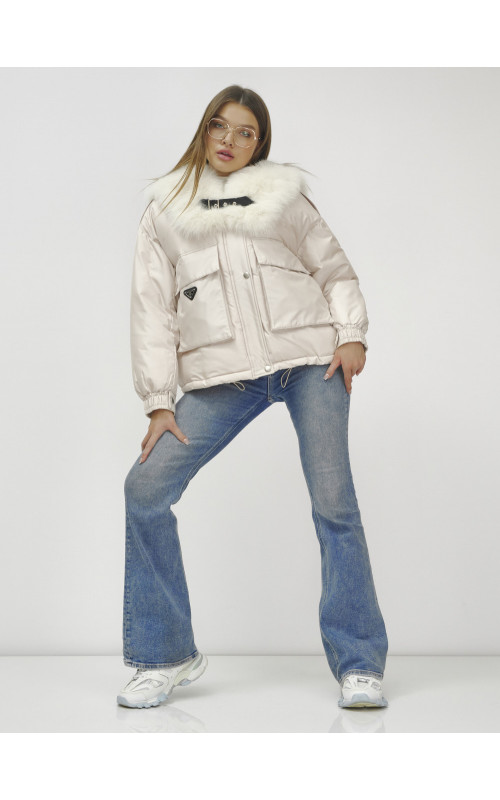 Зимний женский бомбер с меховой опушкой.