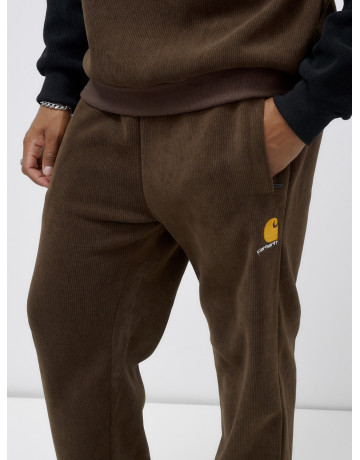 Мужской спортивный костюм для активного образа жизни.