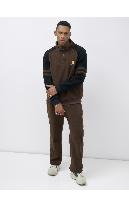 Мужской спортивный костюм для активного образа жизни.