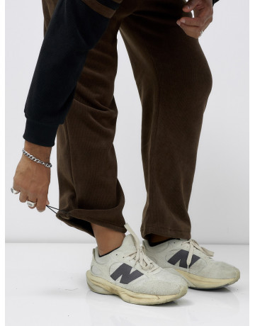 Мужской спортивный костюм для активного образа жизни.