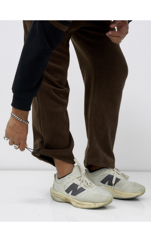 Мужской спортивный костюм для активного образа жизни.