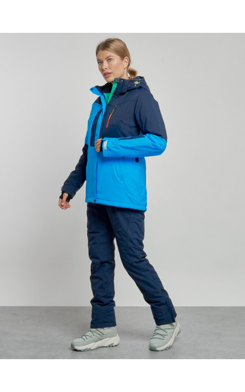 Женский горнолыжный костюм для зимних видов спорта.