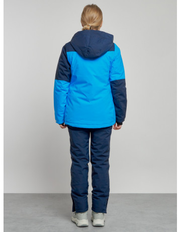 Женский горнолыжный костюм для зимних видов спорта.