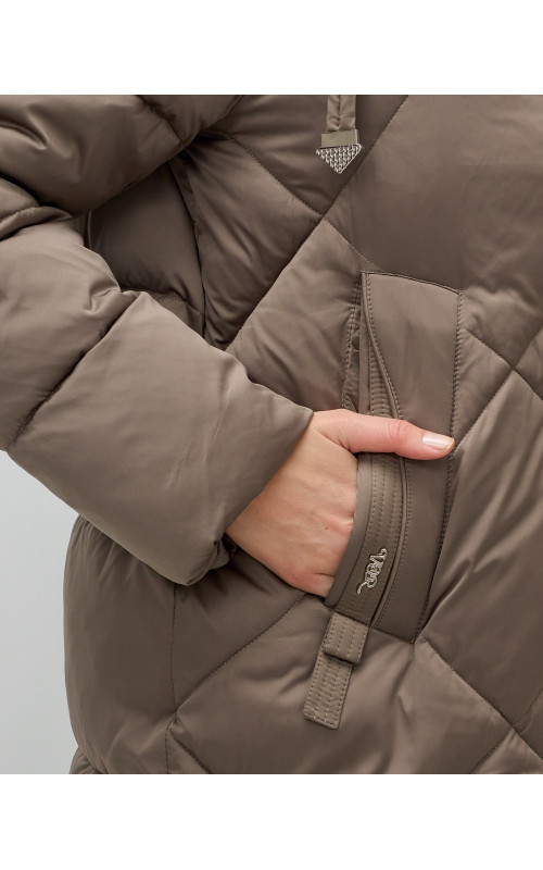 Длинный женский пуховик с капюшоном для зимы