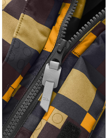 Зимний комбинезон для мальчика: активный отдых и безопасность