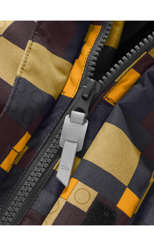 Зимний комбинезон для мальчика: активный отдых и безопасность