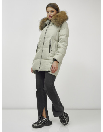 Женская зимняя куртка с меховой опушкой.