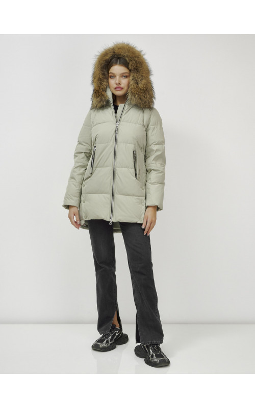 Женская зимняя куртка с меховой опушкой.