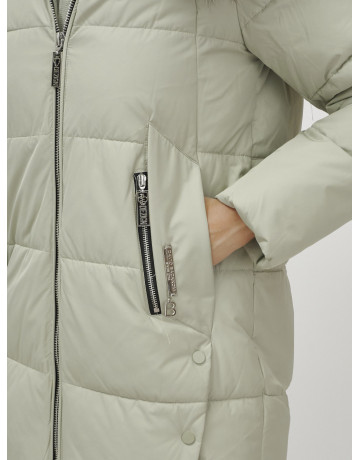 Женская зимняя куртка с меховой опушкой.