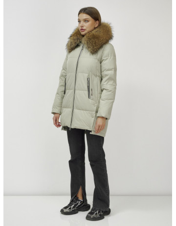 Женская зимняя куртка с меховой опушкой.