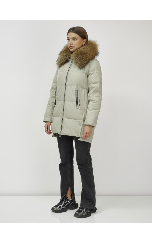 Женская зимняя куртка с меховой опушкой.