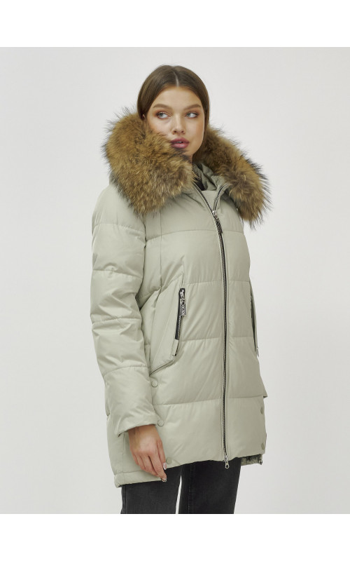 Женская зимняя куртка с меховой опушкой.