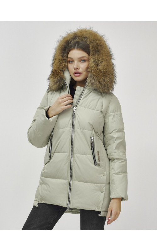 Женская зимняя куртка с меховой опушкой.