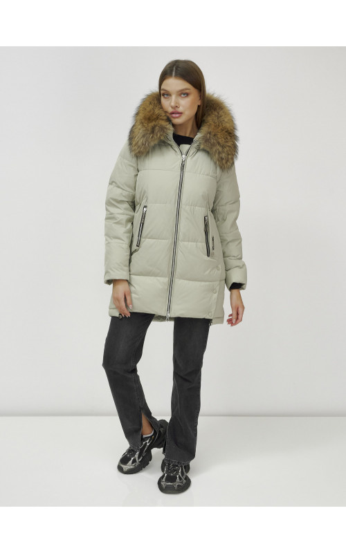Женская зимняя куртка с меховой опушкой.