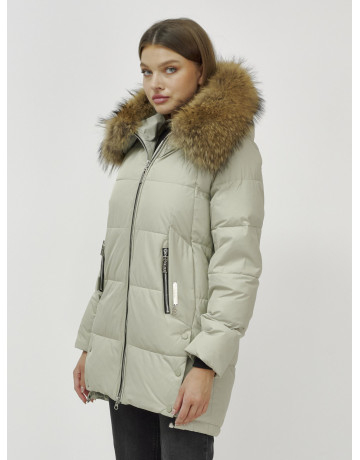 Женская зимняя куртка с меховой опушкой.