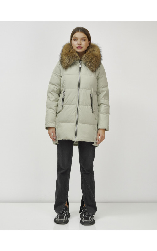 Женская зимняя куртка с меховой опушкой.