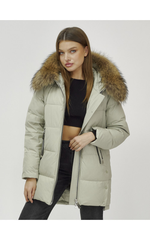 Женская зимняя куртка с меховой опушкой.