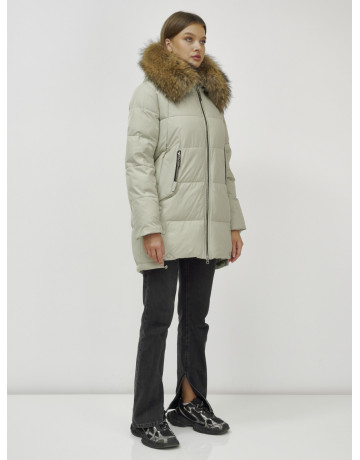 Женская зимняя куртка с меховой опушкой.