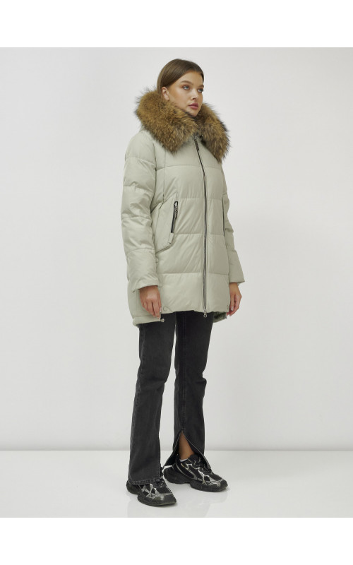 Женская зимняя куртка с меховой опушкой.