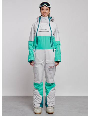 Зимний женский комбинезон для зимних видов спорта.