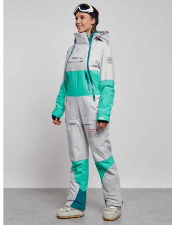 Зимний женский комбинезон для зимних видов спорта.