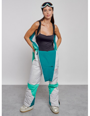 Зимний женский комбинезон для зимних видов спорта.