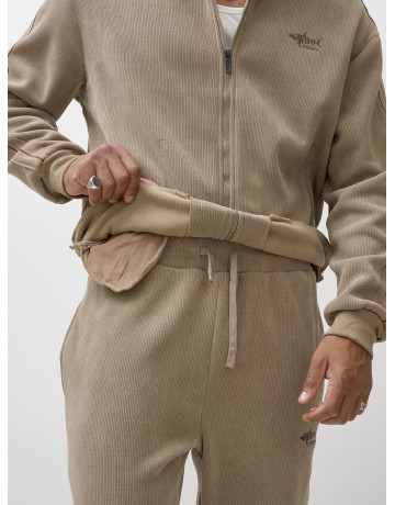 Мужской спортивный утеплённый костюм с начёсом для активного отдыха.