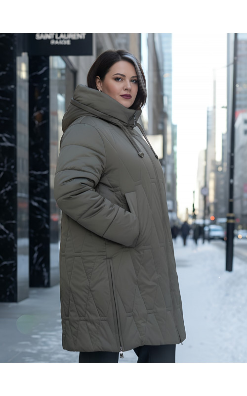 Длинный зимний пуховик для женщин с капюшоном.