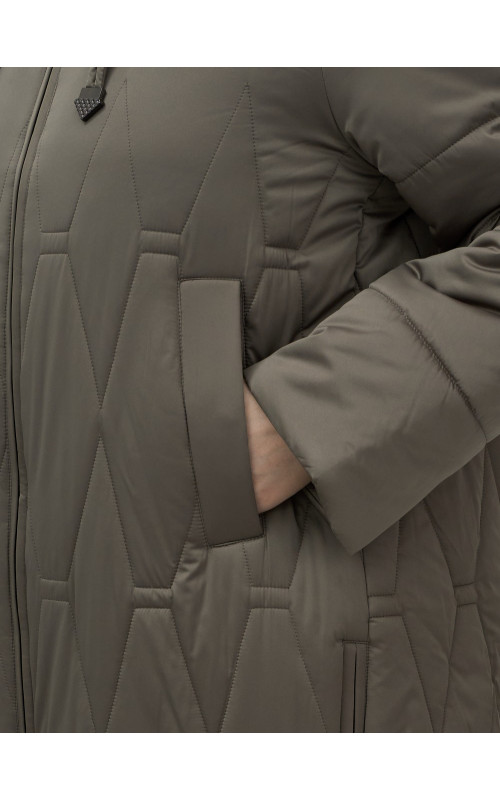 Длинный зимний пуховик для женщин с капюшоном.