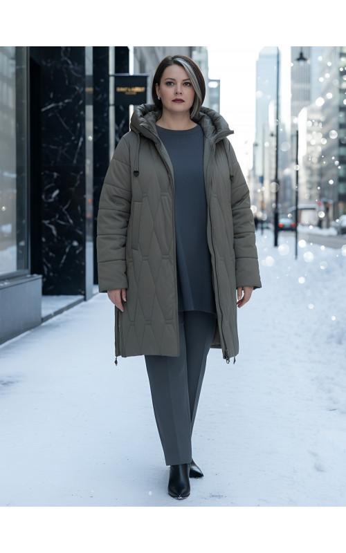 Длинный зимний пуховик для женщин с капюшоном.
