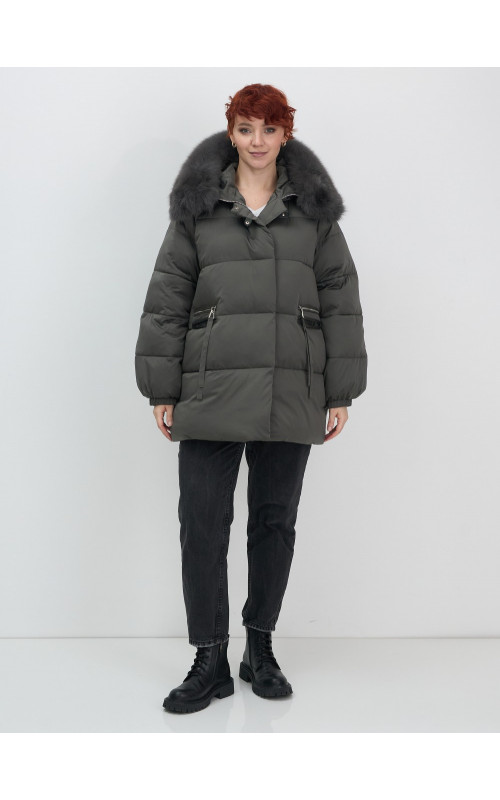 Пуховик с мехом песца, элегантный и стильный, для зимы 2025.