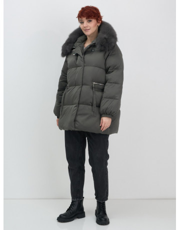 Пуховик с мехом песца, элегантный и стильный, для зимы 2025.