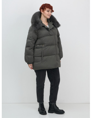 Пуховик с мехом песца, элегантный и стильный, для зимы 2025.