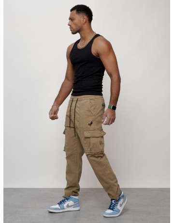 Мужские брюки зауженного кроя.