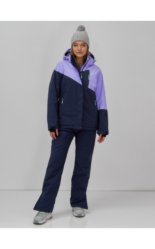 Женский горнолыжный костюм для активного отдыха.