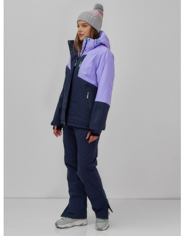 Женский горнолыжный костюм для активного отдыха.