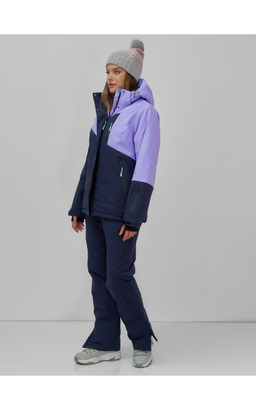 Женский горнолыжный костюм для активного отдыха.