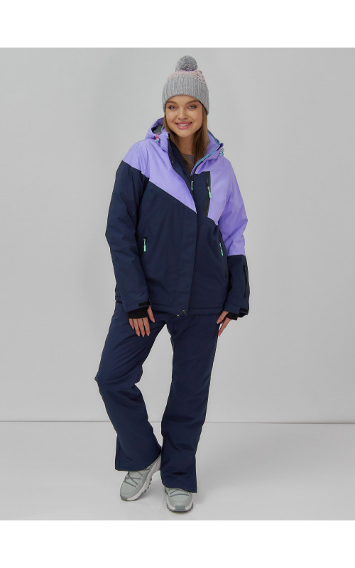 Женский горнолыжный костюм для активного отдыха.