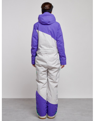 Зимний женский комбинезон для зимних видов спорта.