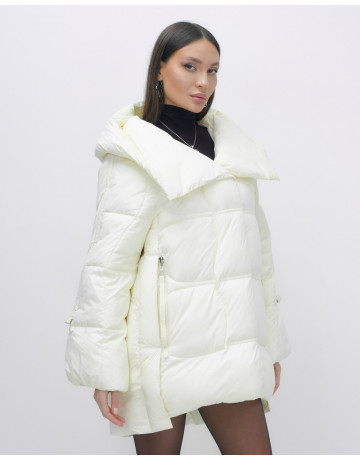 Зимняя женская куртка с капюшоном для холодной погоды.