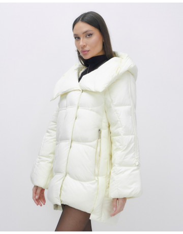 Зимняя женская куртка с капюшоном для холодной погоды.