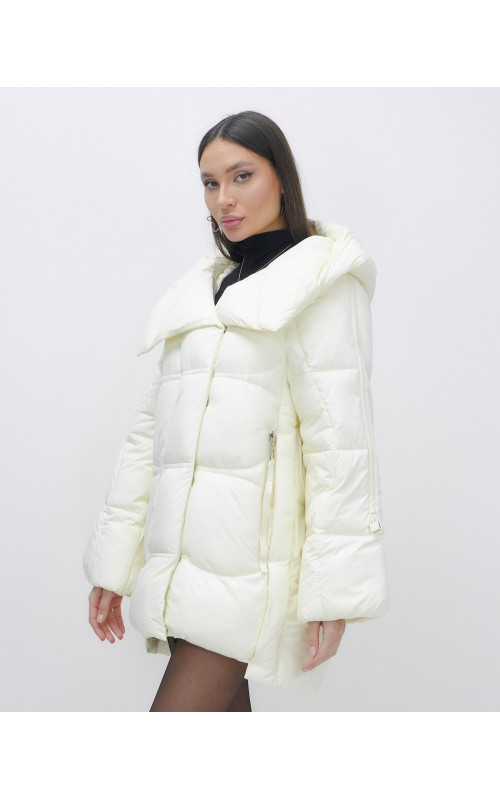 Зимняя женская куртка с капюшоном для холодной погоды.