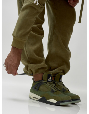 Мужской спортивный демисезонный костюм с начёсом.